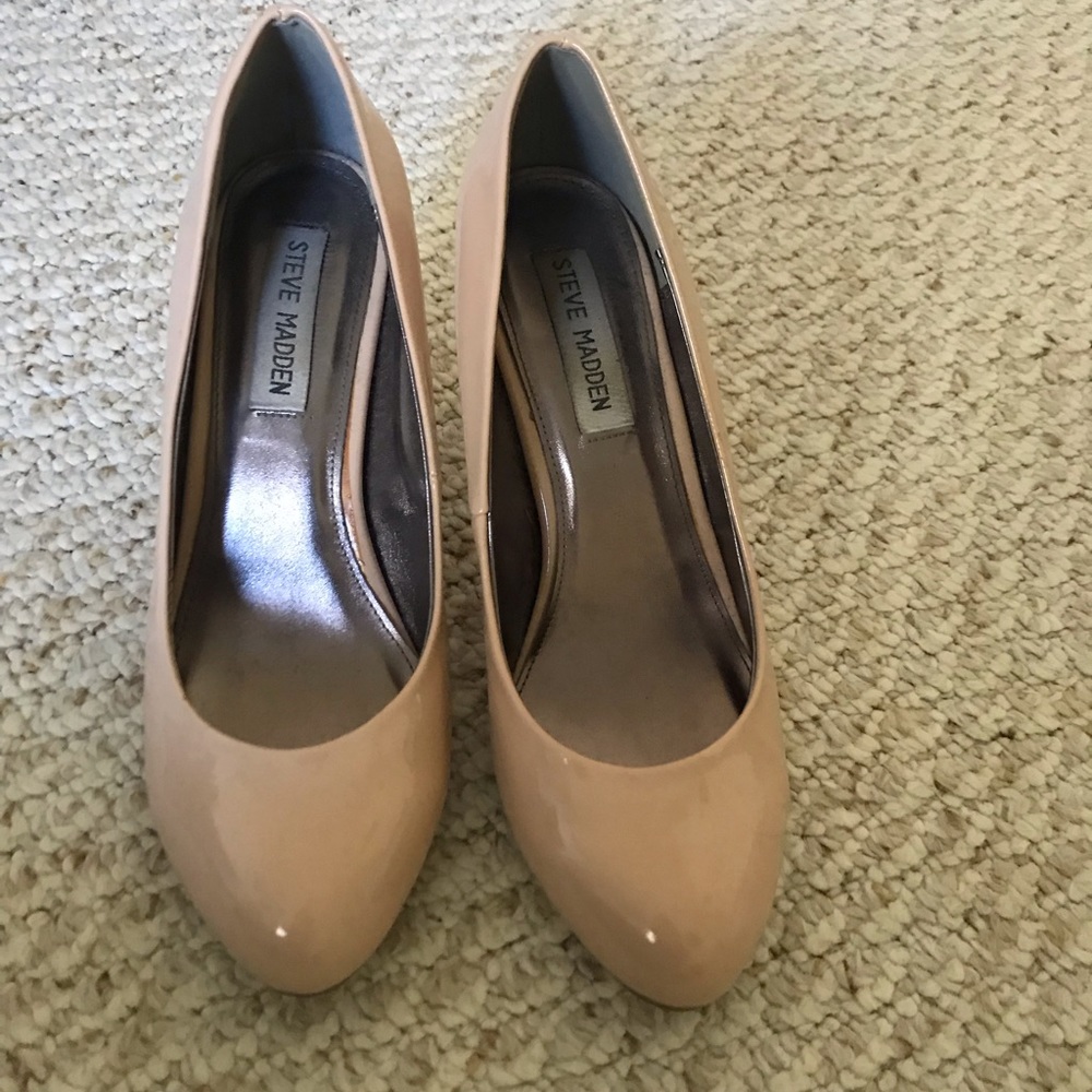 Steve Madden Nude Pumps